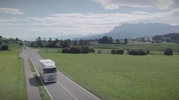 现代汽车全面拓展氢燃料电池卡车业务 全球首款量产氢燃料电池重卡XCIENT Fuel Cell交付欧洲当地企业