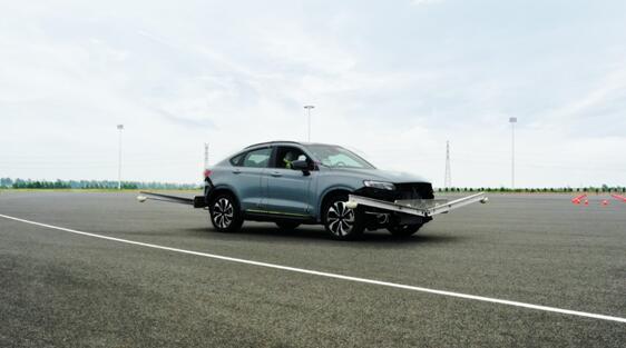 远超行业标准！吉利星越S以122km/h的初始时速通过“鱼钩测试”