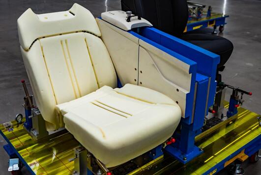 缔造越级舒适座椅，探究五菱星辰行业最优130°后排调节