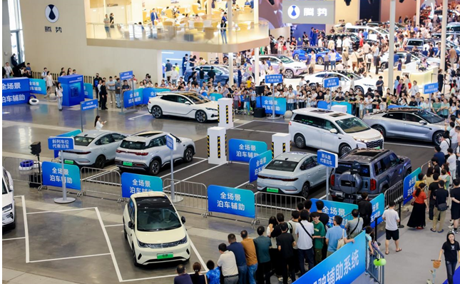 2025比亚迪智能化街区全国巡展亮相济南｜让好技术人人可享