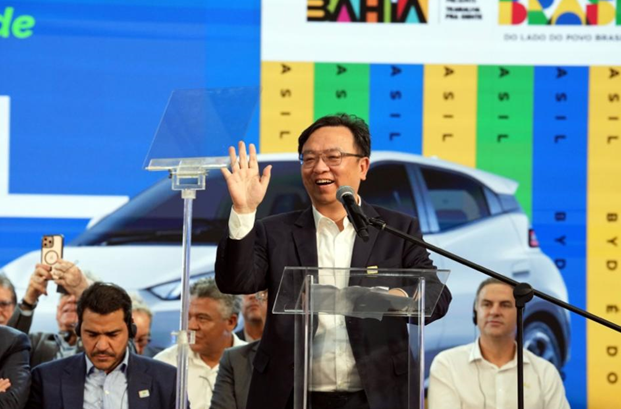 比亚迪第1400万辆新能源车在巴西工厂下线，巴西总统卢拉成为车主