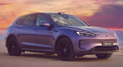 特斯拉Model Y与问界新M5终极对比：辅助驾驶、安全、权益全维度解析