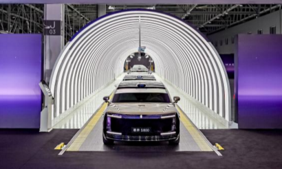 从1.8万大定到万台下线，尊界S800书写中国超豪华轿车新范式