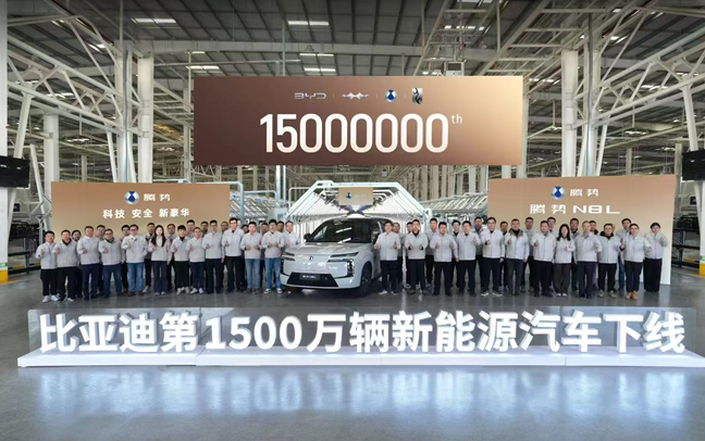 包揽中国&全球销冠！比亚迪2025年460万销量续写新能源传奇