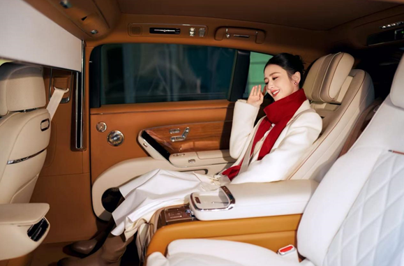 佟丽娅的尊界S800里,藏着高净值群体选车的新逻辑 佟丽娅的尊界S800里,藏着高净值群体选车的新逻辑