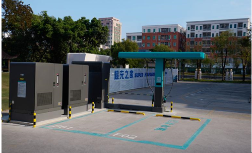 比亚迪发布第二代刀片电池及闪充技术，引领新能源汽车迈入闪充时代