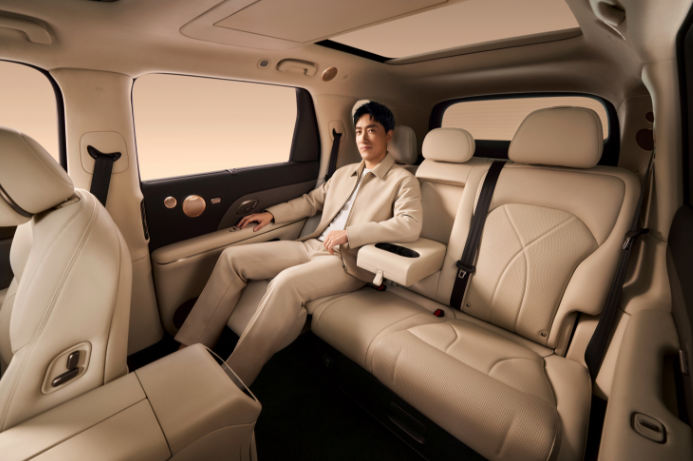 2026北京车展，“25万级旗舰大满配”就看智己LS8！