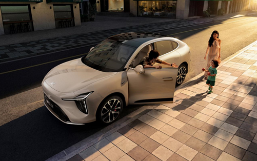 19.79万元起，全新一代智己LS6掀桌上市，一举锁定“2026年必看的家庭纯电SUV”！